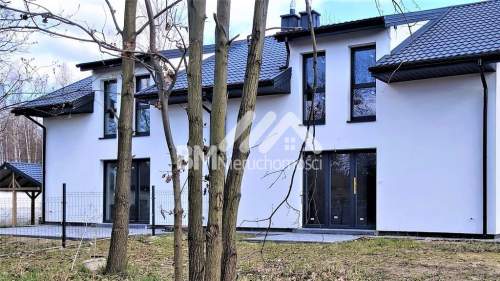 Wszystkie media, działka 800 m2, wiata na 2 auta