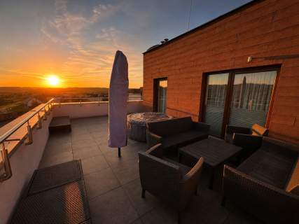 Apartament z dużym tarasem, wyposażony