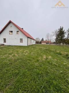 Przestronny dom z nowym dachem i instalacjami Działka 4200 m2,...