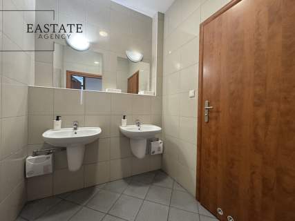 Biuro 285 m , 7 gabinetów, klimatyzacja, garaż