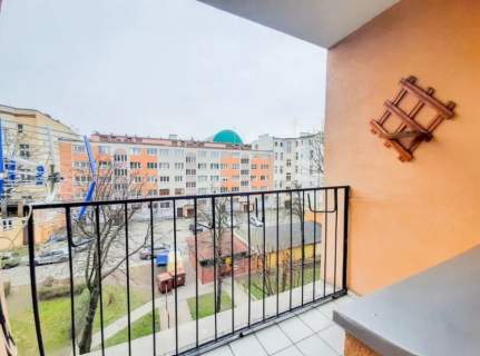 Przestronne mieszkanie z balkonem w centrum