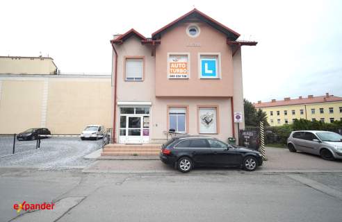 Budynek handlowo - usługowy w centrum