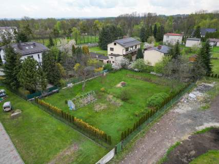 Ogrodzona, obsadzona, gotowa pod budowę 