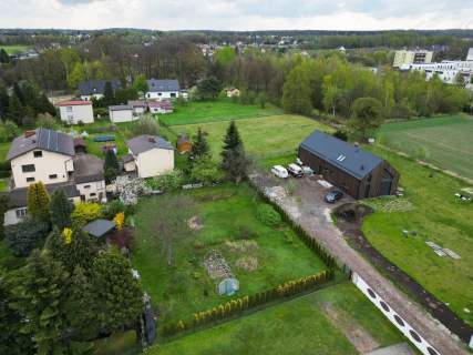 Ogrodzona, obsadzona, gotowa pod budowę 