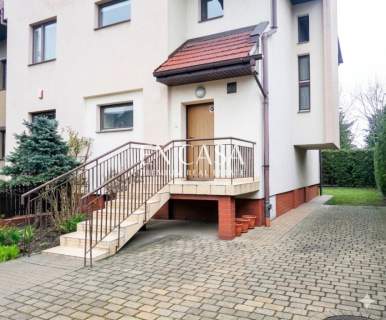 Dom/220 mkw./Żabiniec/Do odświeżenia