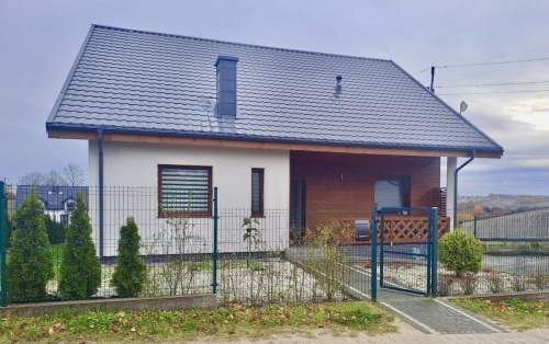 Parterowy dom w Żukowie z pompą ciepła, 2017 r