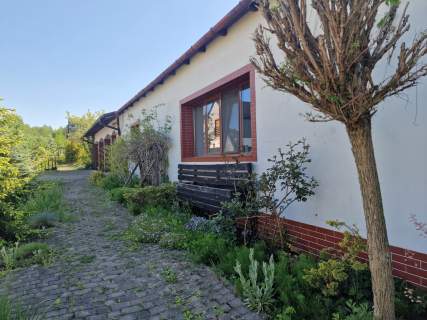 Dom parterowy 242m2, ogród, dwa garaże, wiata