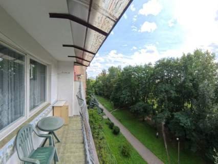 2 pok, dwustronne mieszkanie z piwnicą i balkonem.