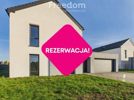 Nowoczesny dom z garażem i ogrodem.