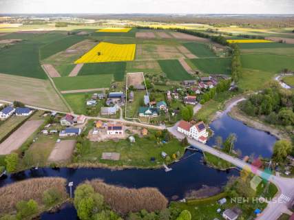 Dom nad rzeką koło Ełku, w stylu dworkowym