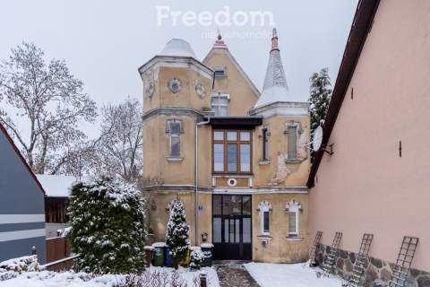 Duże mieszkanie w pięknej kamienicy blisko jeziora