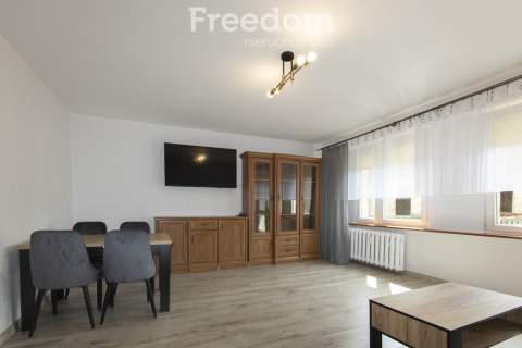 Atrakcyjne mieszkanie na drugim piętrze z balkonem