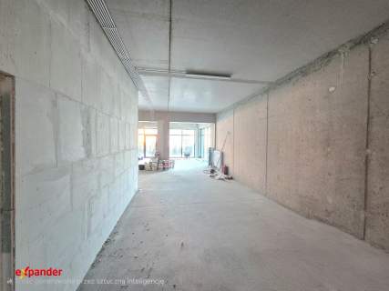 Lokal na Starym Mieście w apartamentowcu nad rzeką