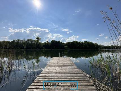 Piękna działka z linią brzegową i domkiem