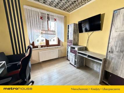 dwa pokoje, II piętro, jedynie do odświeżenia