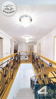 Luksusowy, duży dom przy lesie i rzece