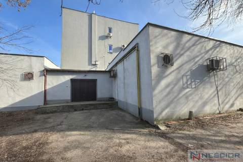 Do wynajęcia lokal usługowy / magazynowy   220 m 