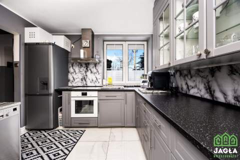 150 m2 Dom z Ogrodem Zimowym i 70 m2 Budynek Gosp.