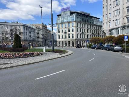 Dwupokojowe mieszkanie w kamienicy - Pl.Zbawiciela