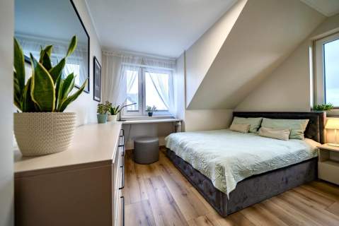 Wprowadź się od razu, Przyjaźń, Bliźniak, PV 5,9