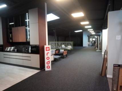 Sklep,usługi,parter,wys,4m,parking,ochrona