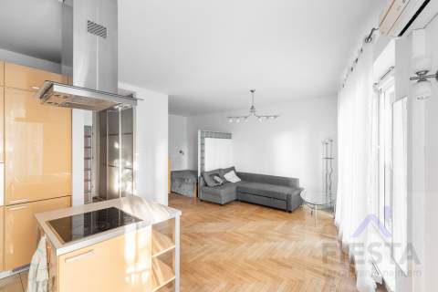 Duża kawalerka/ Balkon/ Parking/ Klimatyzacja