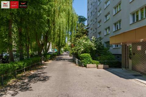 Metro Wilanowska, 4 pokoje, dwustronne, do remontu