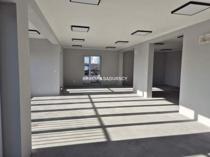 Wolnostojący obiekt biurowy- 300m2 