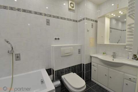Dwupoziomowy Apartament w Zielonej Okolicy 