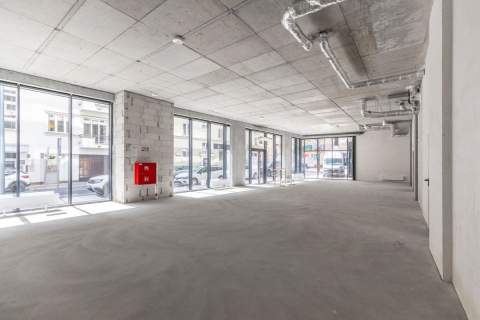 Lokal o pow. 490,56 m2 z witrynami ul. Jasna