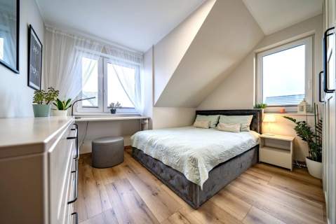 Wprowadź się od razu, Przyjaźń, Bliźniak, PV 5,9