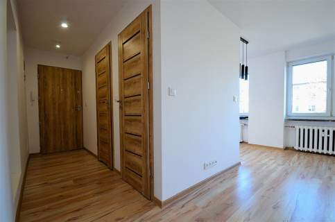 2 pokoje po generalnym remoncie Balkon 42 m 