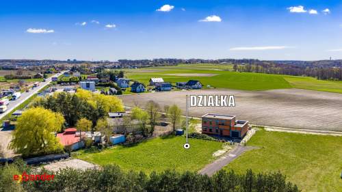 prąd, woda, gaz, kanalizacja/dobry dojazd