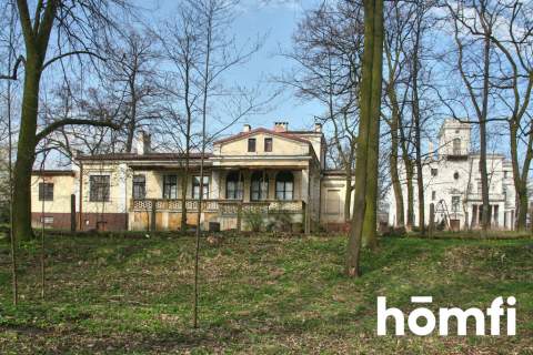 Zabytkowa willa nad rzeką duża działka