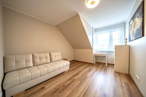 Wprowadź się od razu, Przyjaźń, Bliźniak, PV 5,9