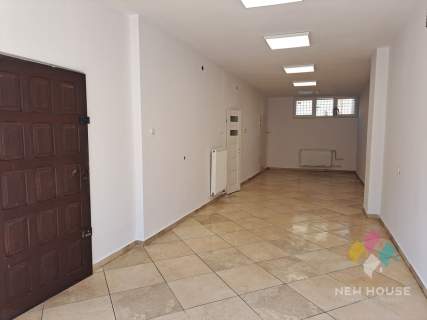 Lokal 40 m2 w Śródmieściu, parter, witryny