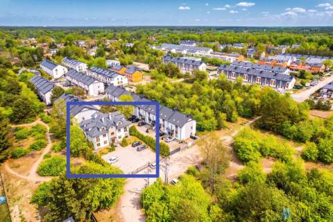Klimatyczne mieszkanie w cichej zielonej okolicy