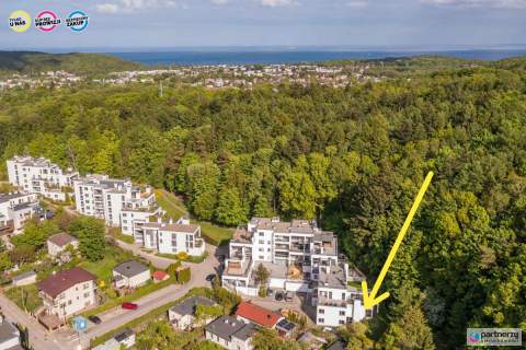 Dwupoziomowy apartament na zamkniętym osiedlu