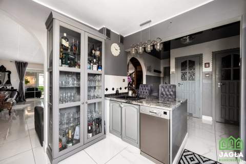 150 m2 Dom z Ogrodem Zimowym i 70 m2 Budynek Gosp.