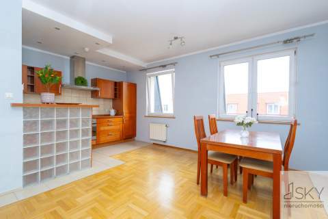 Do odświeżenia/3 pokoje na zamknętm osiedlu/balkon