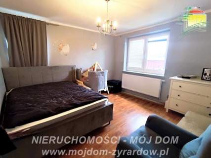 Przestronny dom z funkcją domu dwurodzinnego.