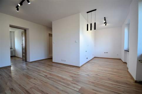 2 pokoje po generalnym remoncie Balkon 42 m 