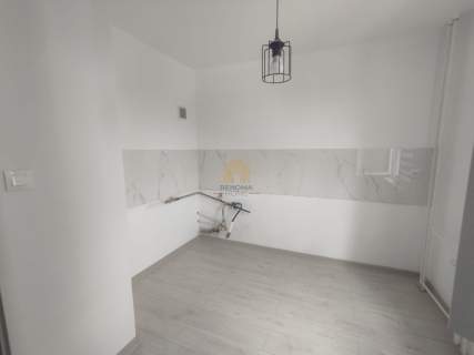 Piekary A- Kawalerka-35 m-7 p-winda-po remoncie