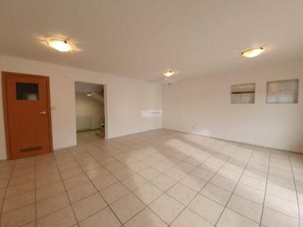 Parter bliźniaka przy Zwoleńskiej- 50m2 z witrynami