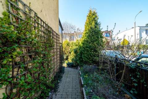 Mieszkanie w szeregu z ogrodem 80 m .