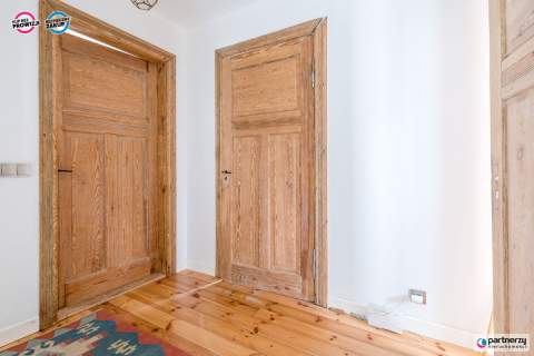 Dom pod lasem cicha okolica fotowoltaika