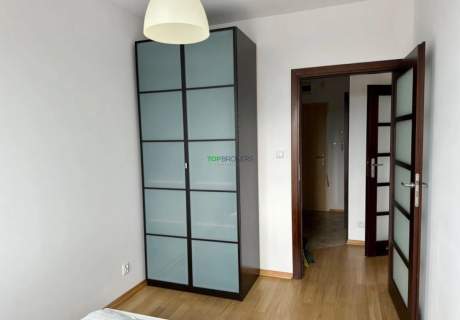 Salon z aneksem i dwie sypialnie, garaż