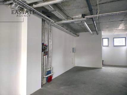 Idealny pod beauty lub showroom Witryna