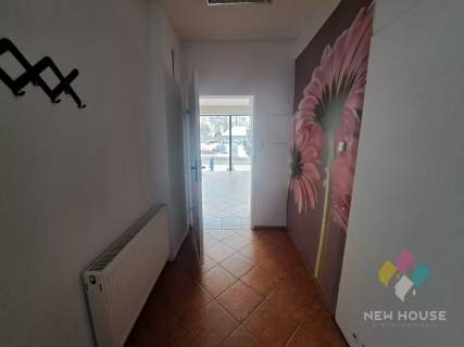 Lokal użytkowy w centrum - parter, witryna