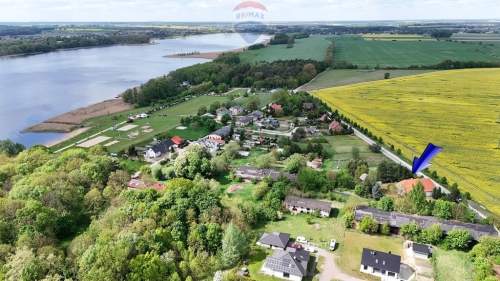 Działka zabudowana starą szkołą jez.Niepruszewskie
